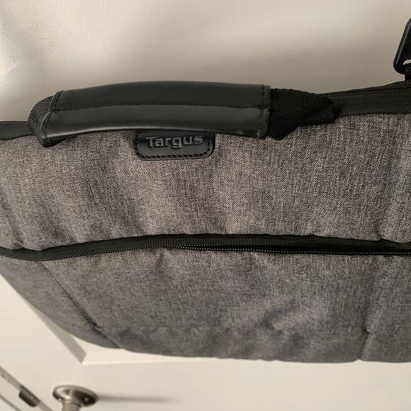 Targus Grey Lightweight Laptop Bag - Picture 3 of 4
